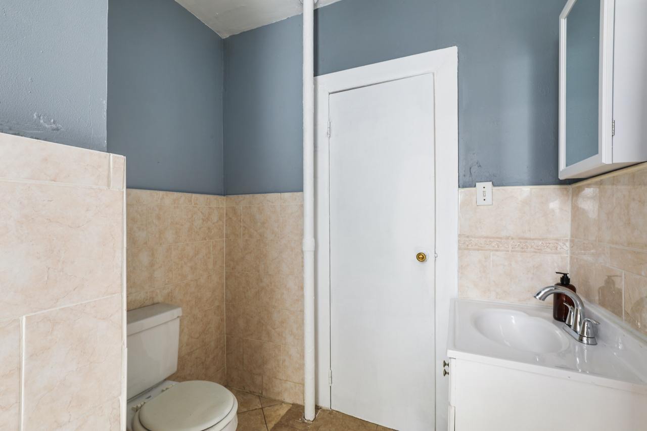 #699: East Harlem - Queen Bedroom C - 9