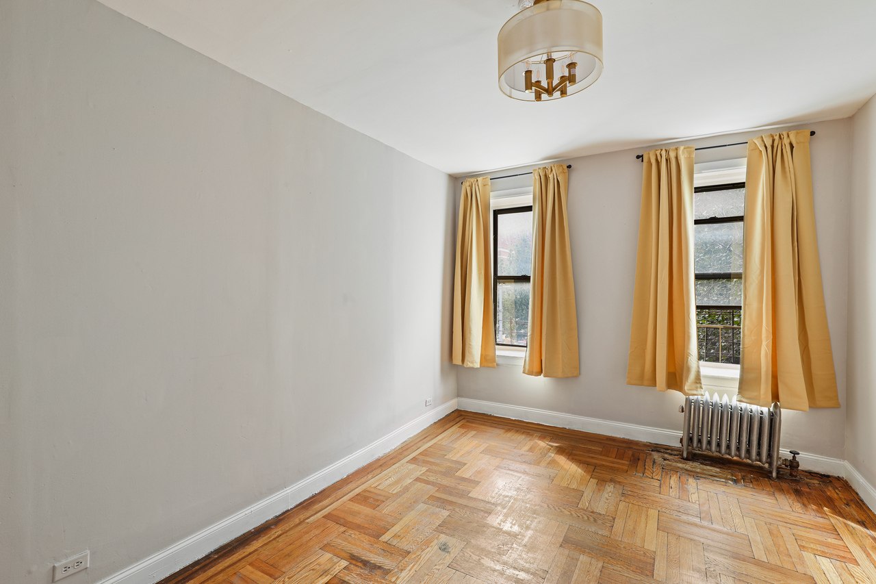 #699: East Harlem - Queen Bedroom C - 3