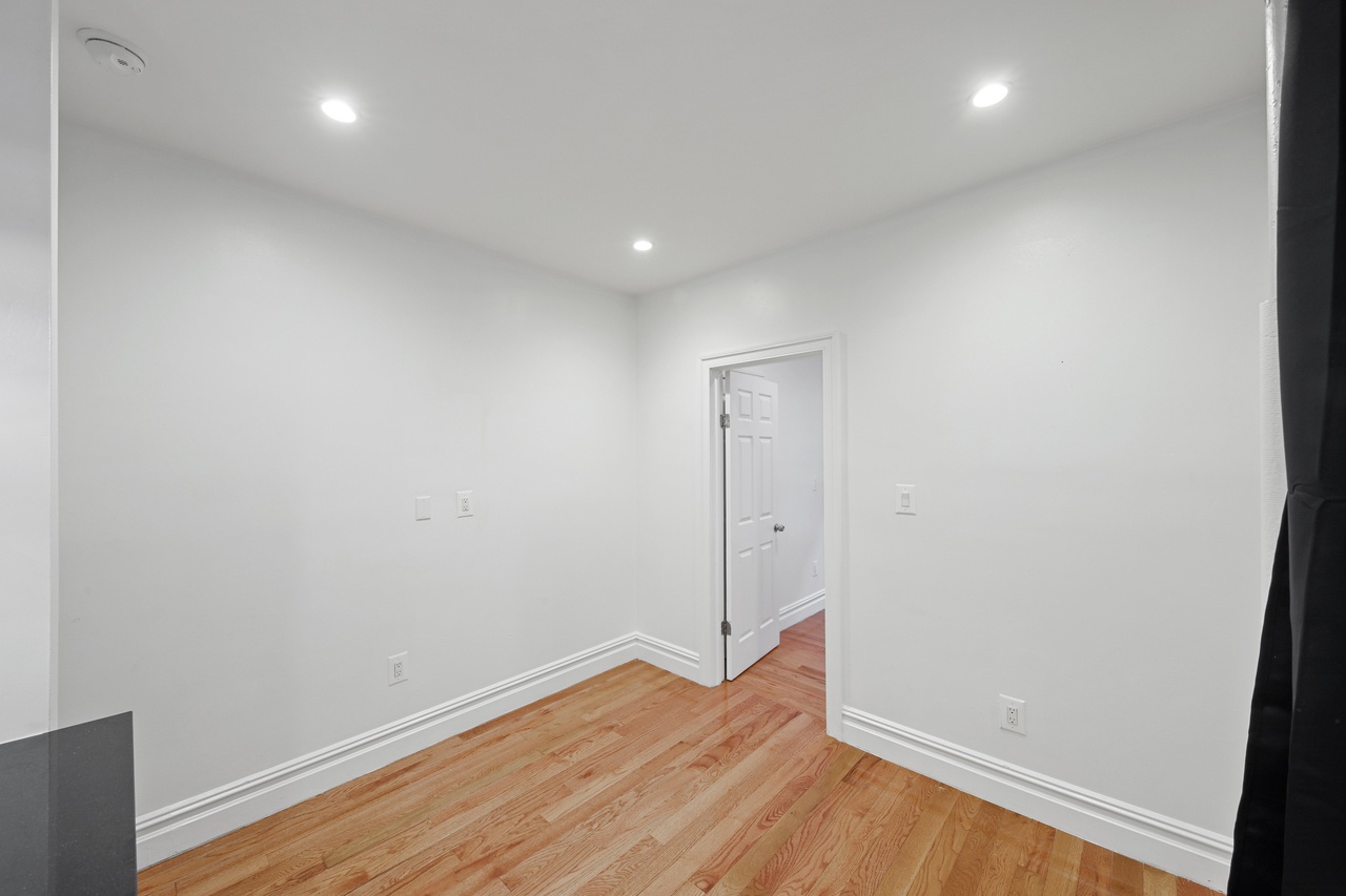 #719: Columbus Circle - 1 Bedroom (Full) - 11