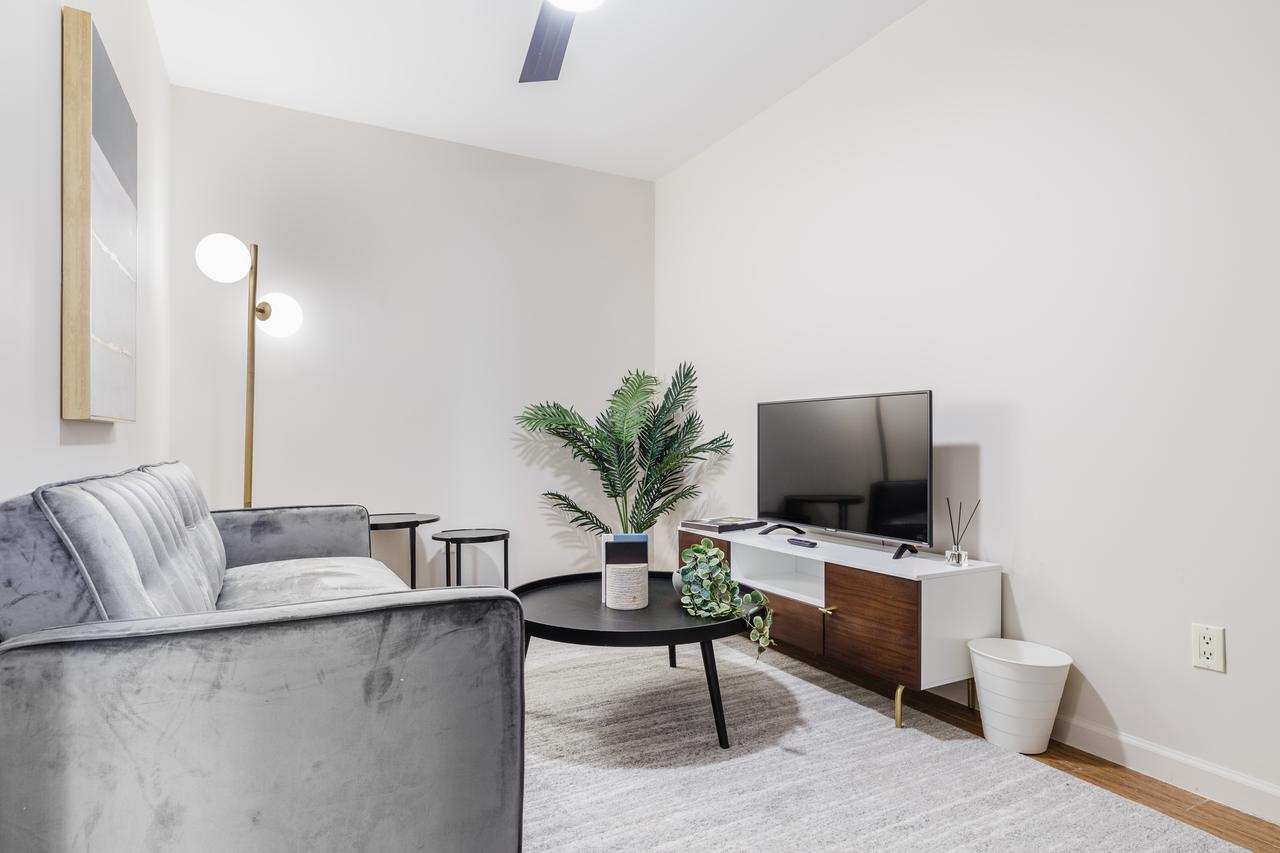 #263: Chinatown - Queen Bedroom B - #263: Chinatown - Gallery - 1