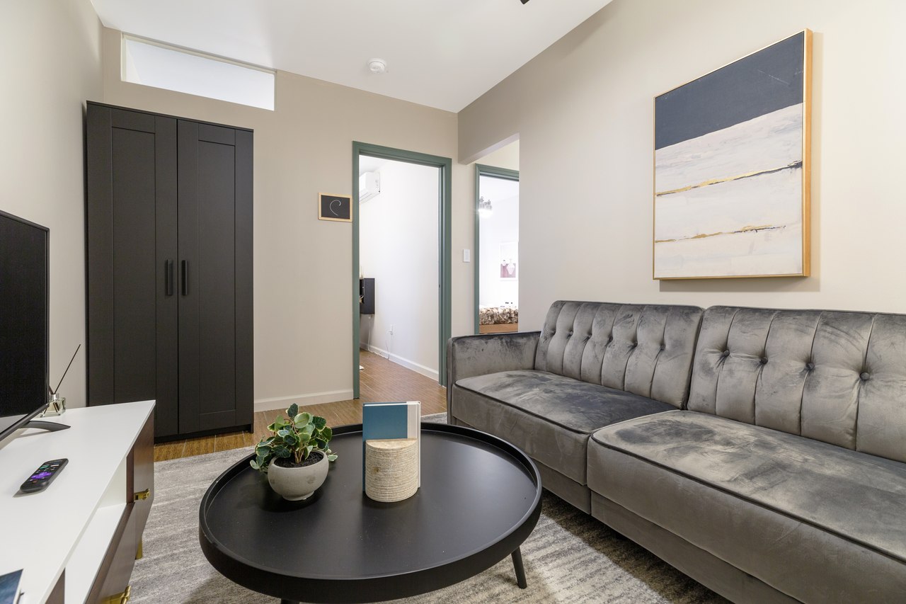  #263: Chinatown - Queen Bedroom B  -  #263: Chinatown  - Gallery -  6