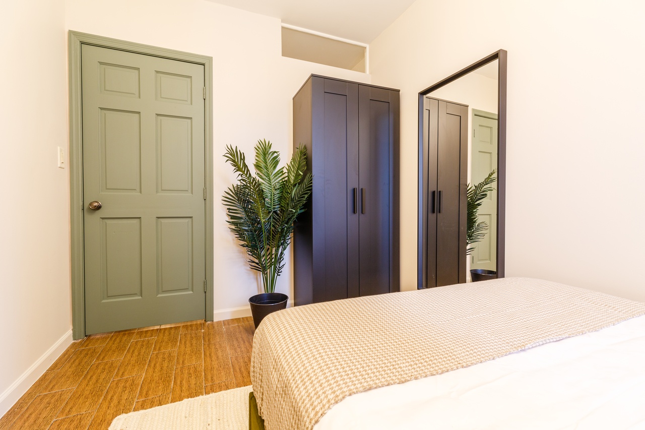  #263: Chinatown - Full Bedroom C  -  #263: Chinatown  - Gallery -  8