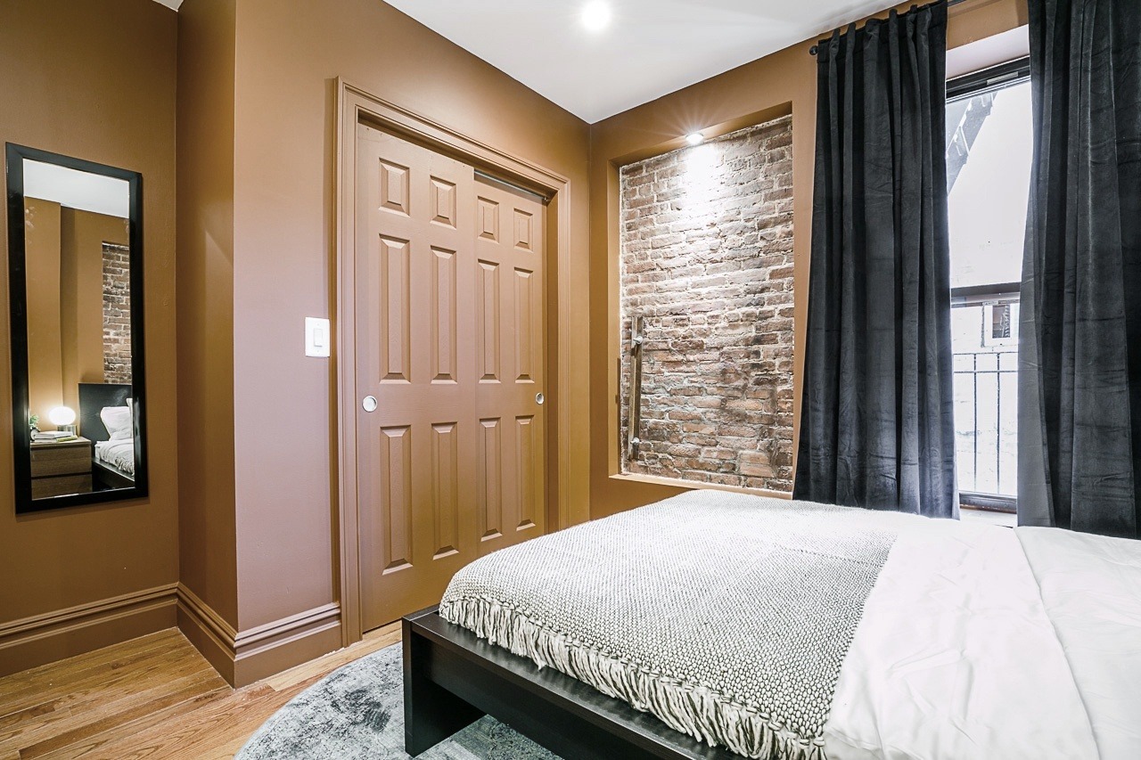 #198: Upper West Side - Queen Bedroom C - 9