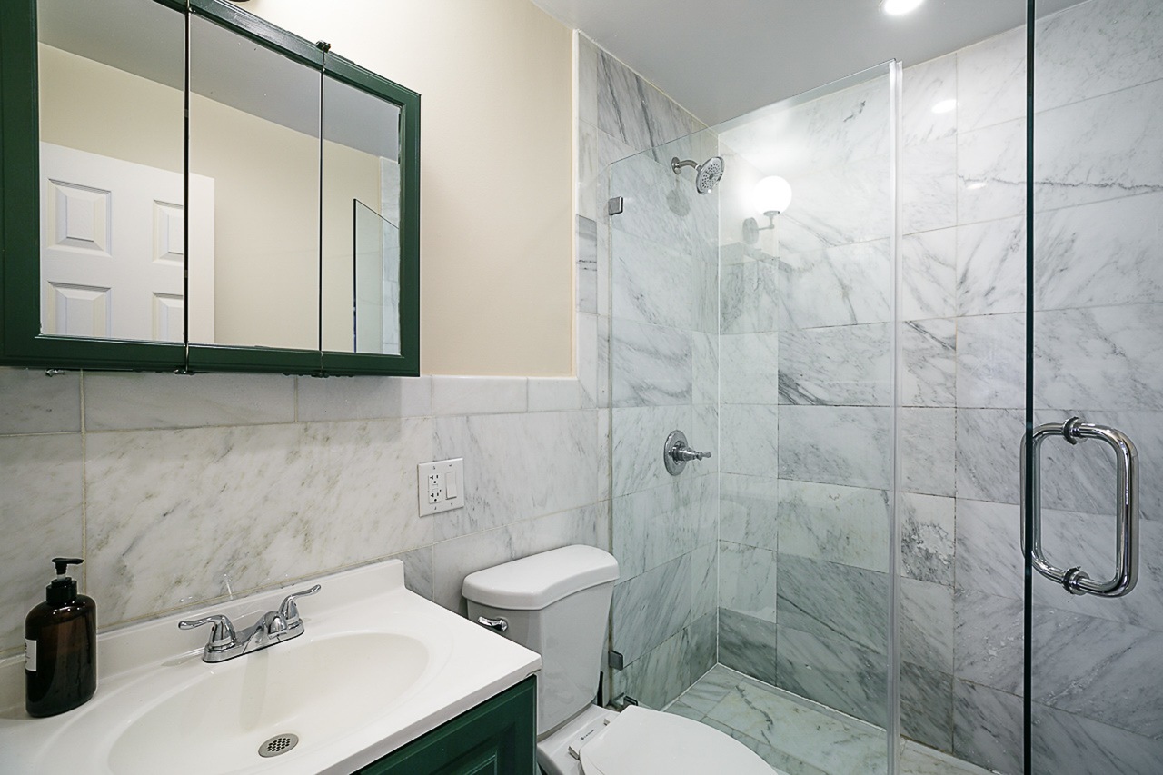 #198: Upper West Side - Queen Bedroom A W/Private Bathroom - #198: Upper West Side - Gallery - 4