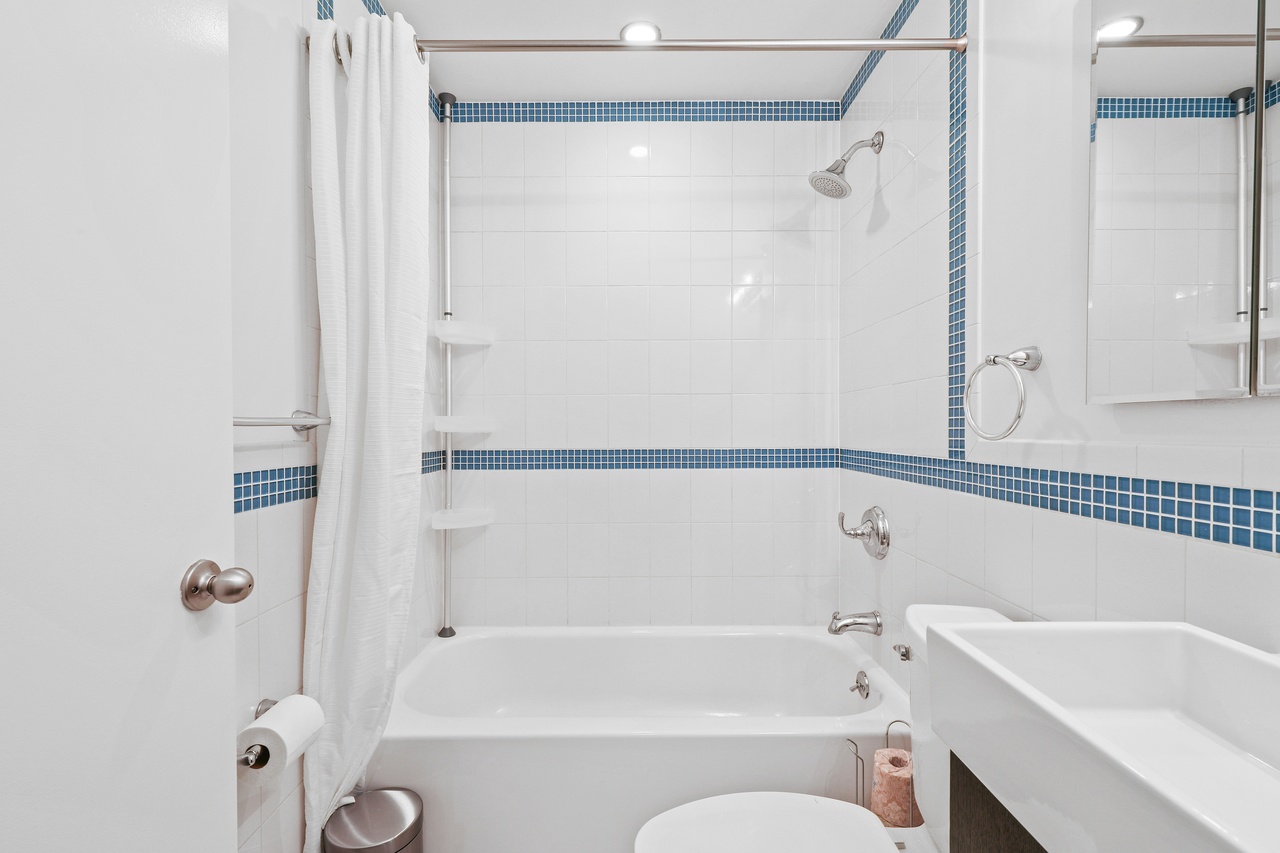 #542: Upper East Side - Full Bedroom C - 5