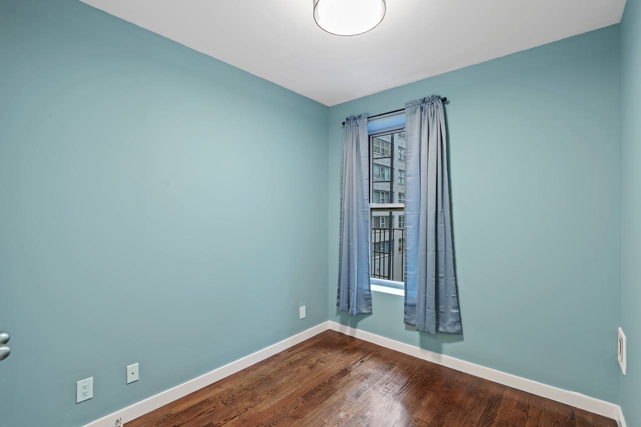 #542: Upper East Side - Full Bedroom C - 11