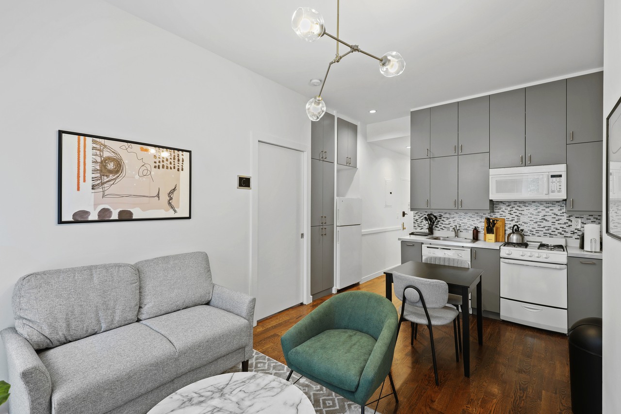 #542: Upper East Side - Full Bedroom C - 7