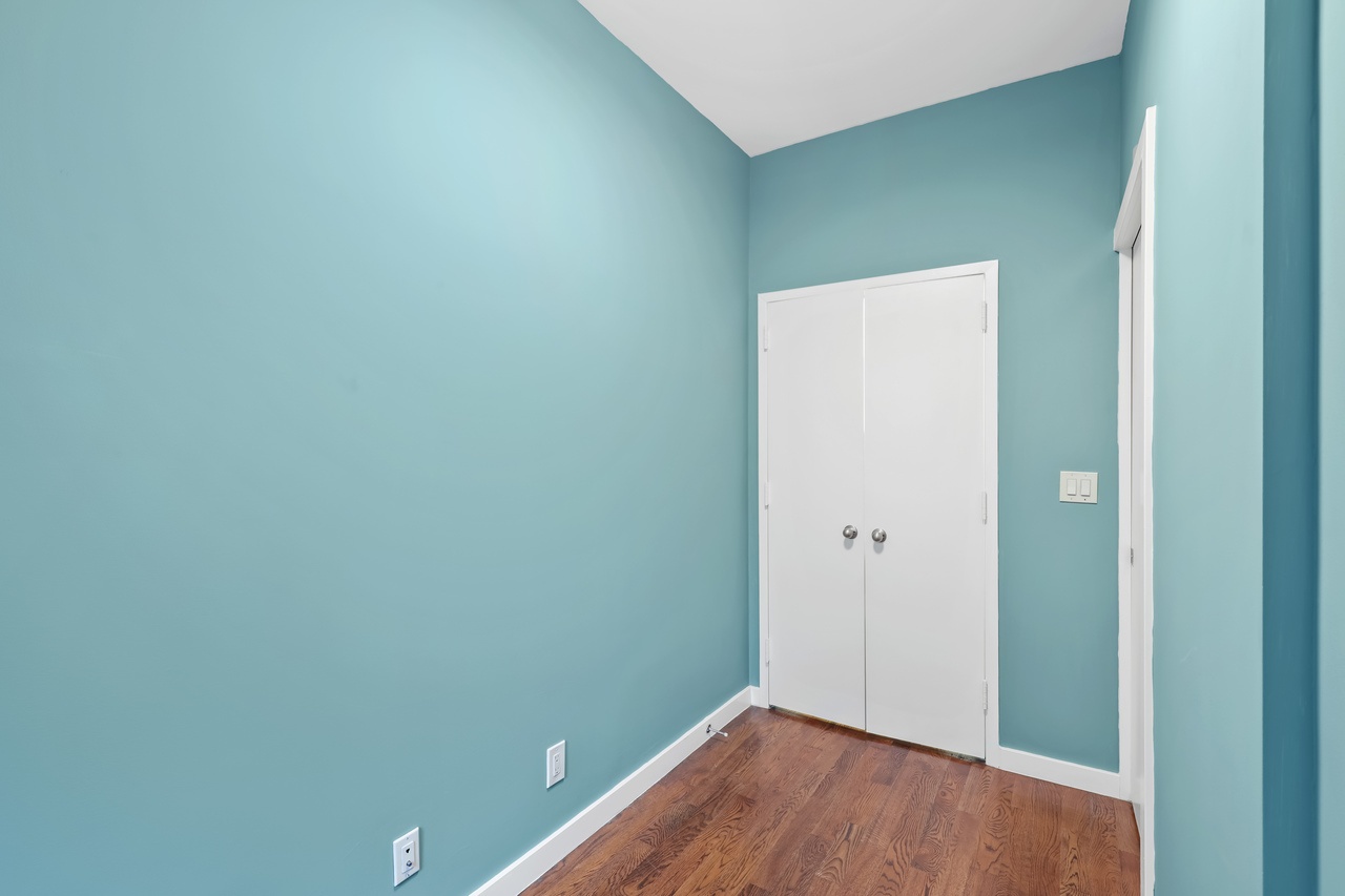 #542: Upper East Side - Full Bedroom C - 10