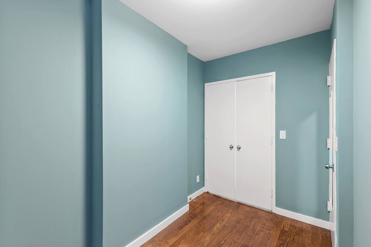 #542: Upper East Side - Full Bedroom B - 8