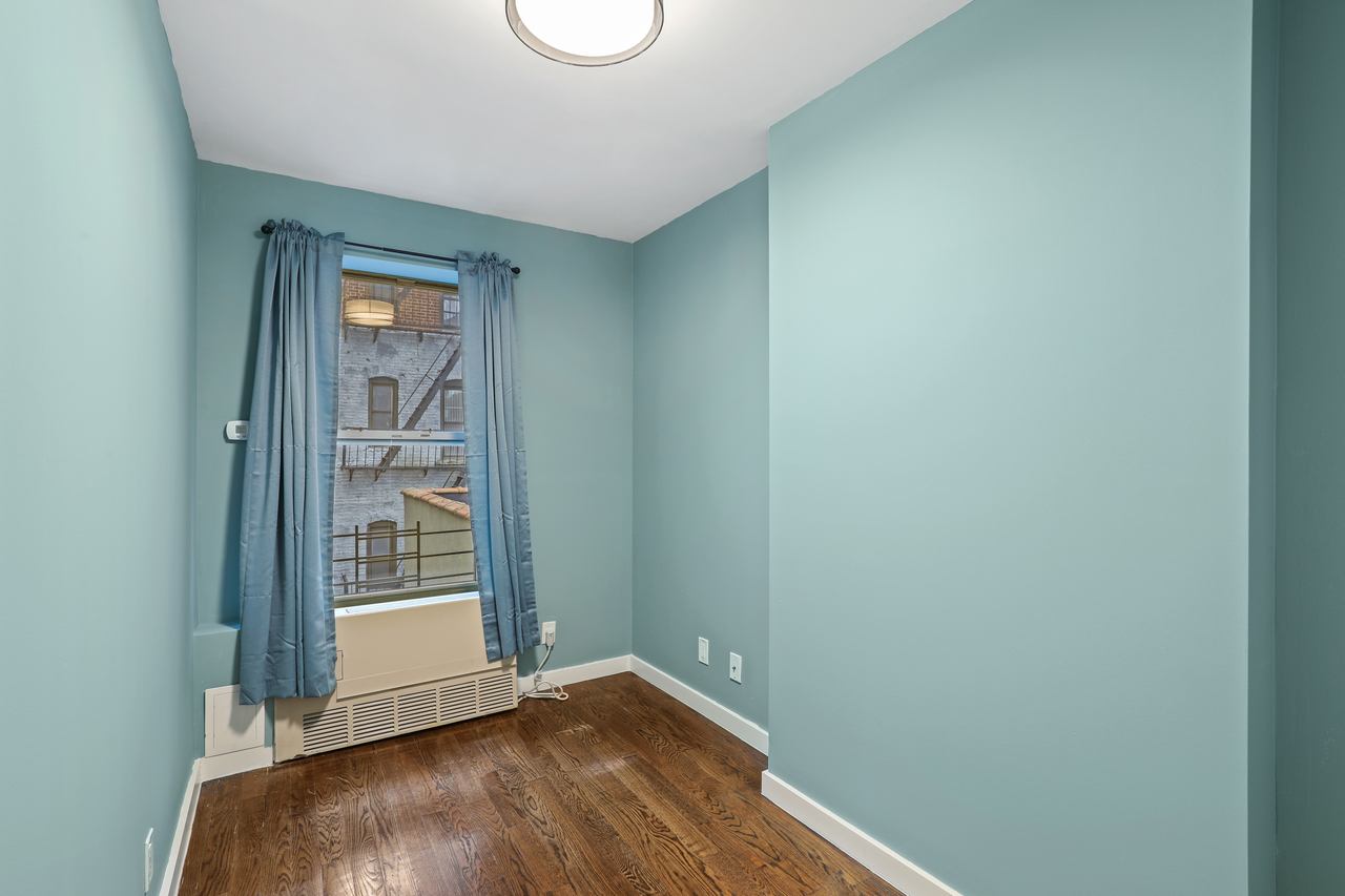 #542: Upper East Side - Full Bedroom B - 9