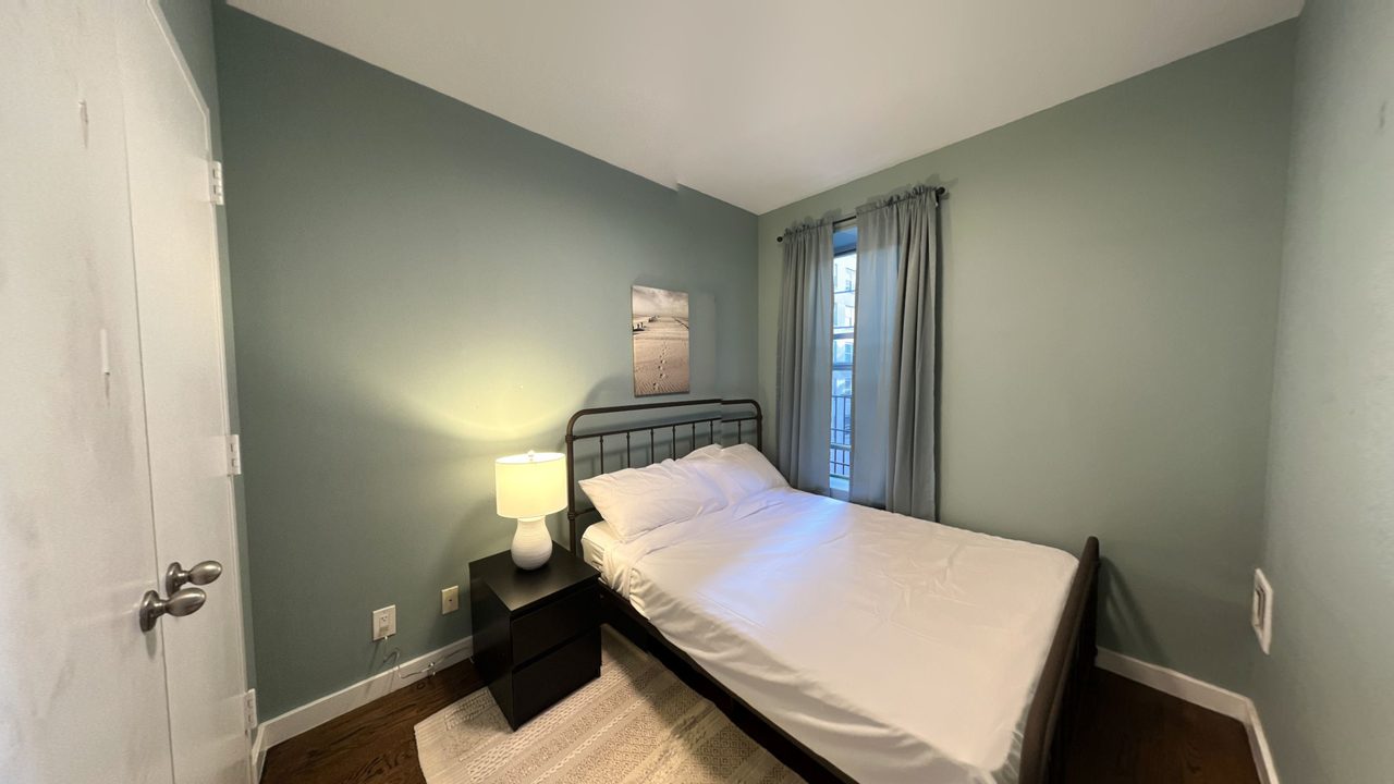 #542: Upper East Side - Full Bedroom A - 2