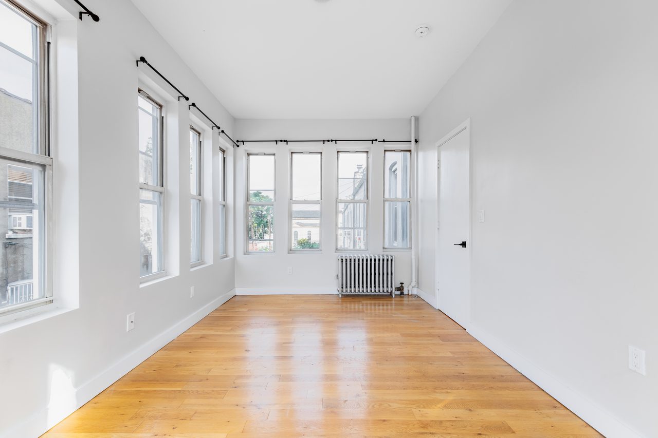  #1425: Ridgewood - Queen Bedroom E  -  #1425: Ridgewood  - Gallery -  3