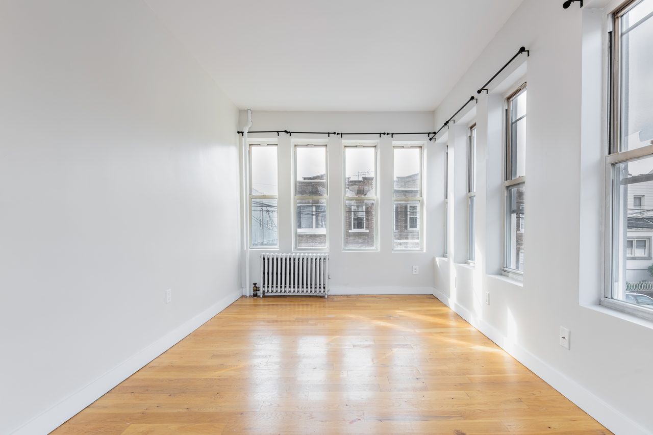 #1425: Ridgewood - Queen Bedroom E - #1425: Ridgewood - Gallery - 4