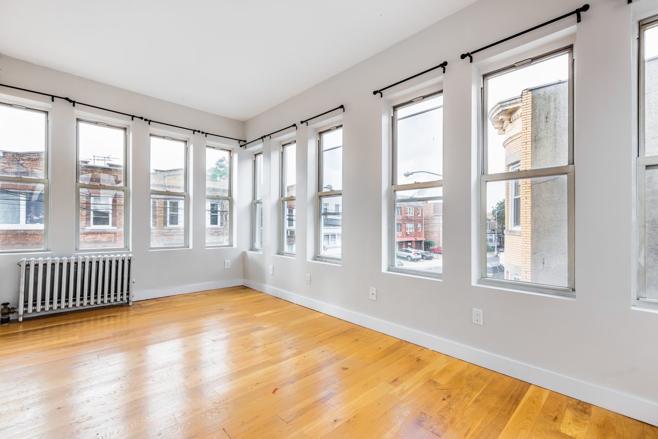  #1425: Ridgewood - Queen Bedroom E  -  #1425: Ridgewood  - Gallery -  2