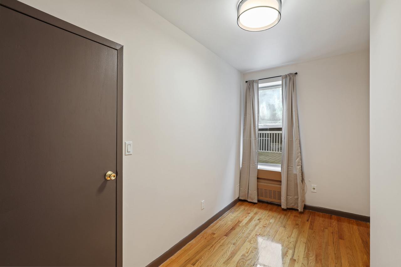  #543: Upper East Side - Twin Bedroom B  -  #543: Upper East Side  - Gallery -  10