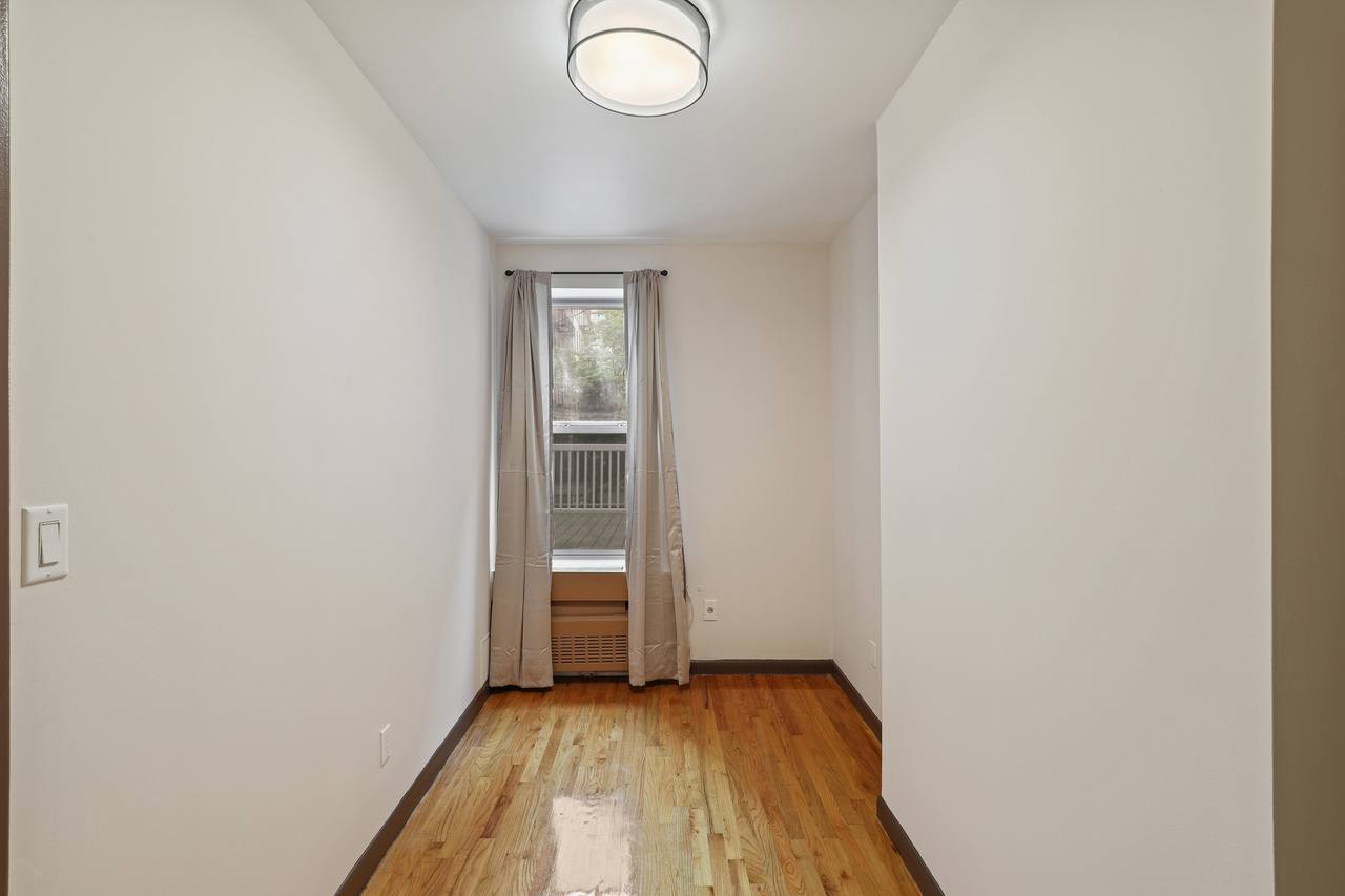  #543: Upper East Side - Twin Bedroom B  -  #543: Upper East Side  - Gallery -  3