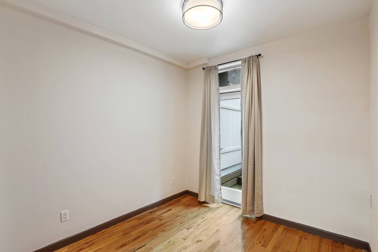  #543: Upper East Side - Full Bedroom A  -  #543: Upper East Side  - Gallery -  2