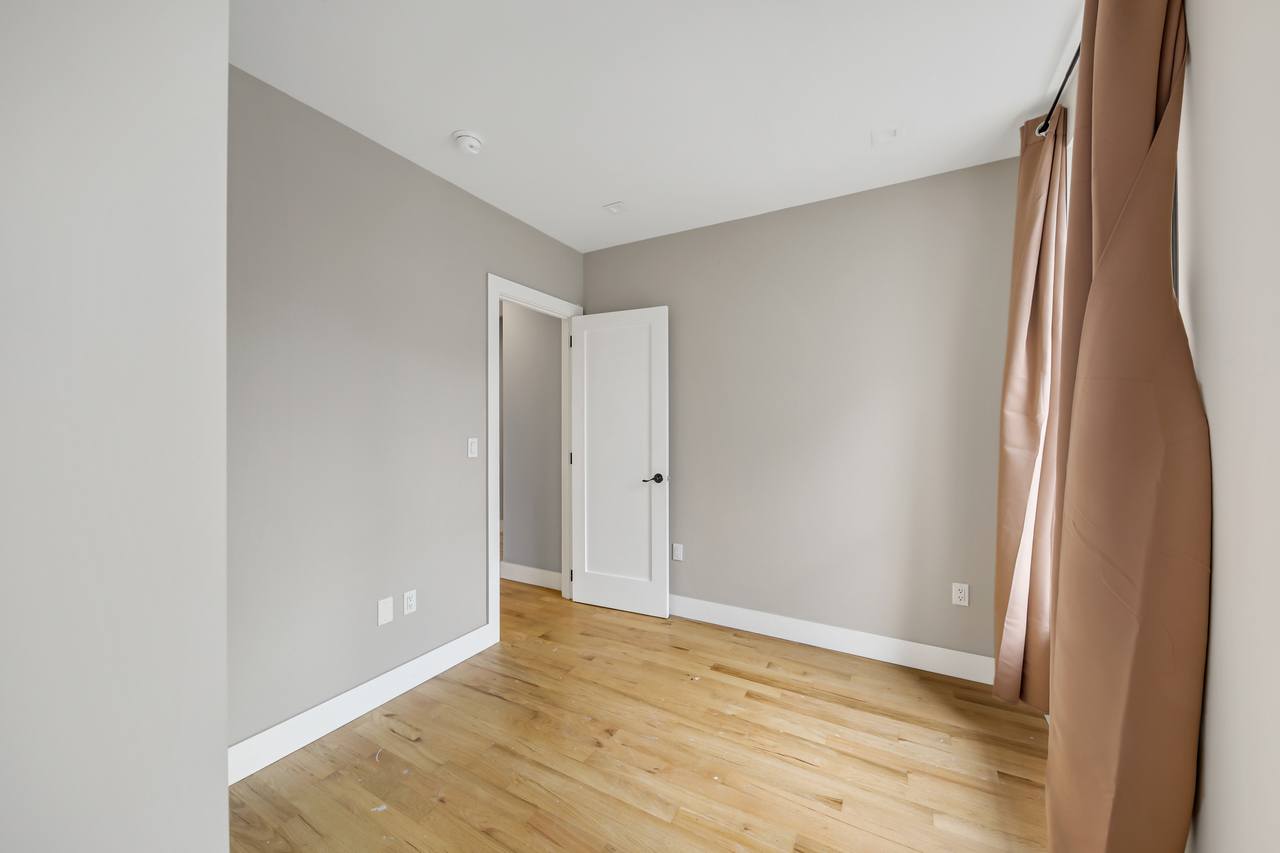  #713: West Harlem - Full Bedroom A  -  #713: West Harlem  - Gallery -  5
