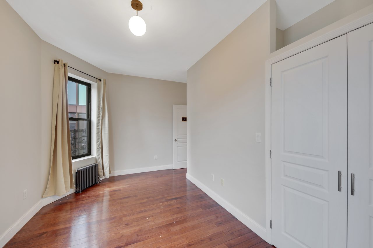 #887: West Harlem - Full Bedroom A - 3