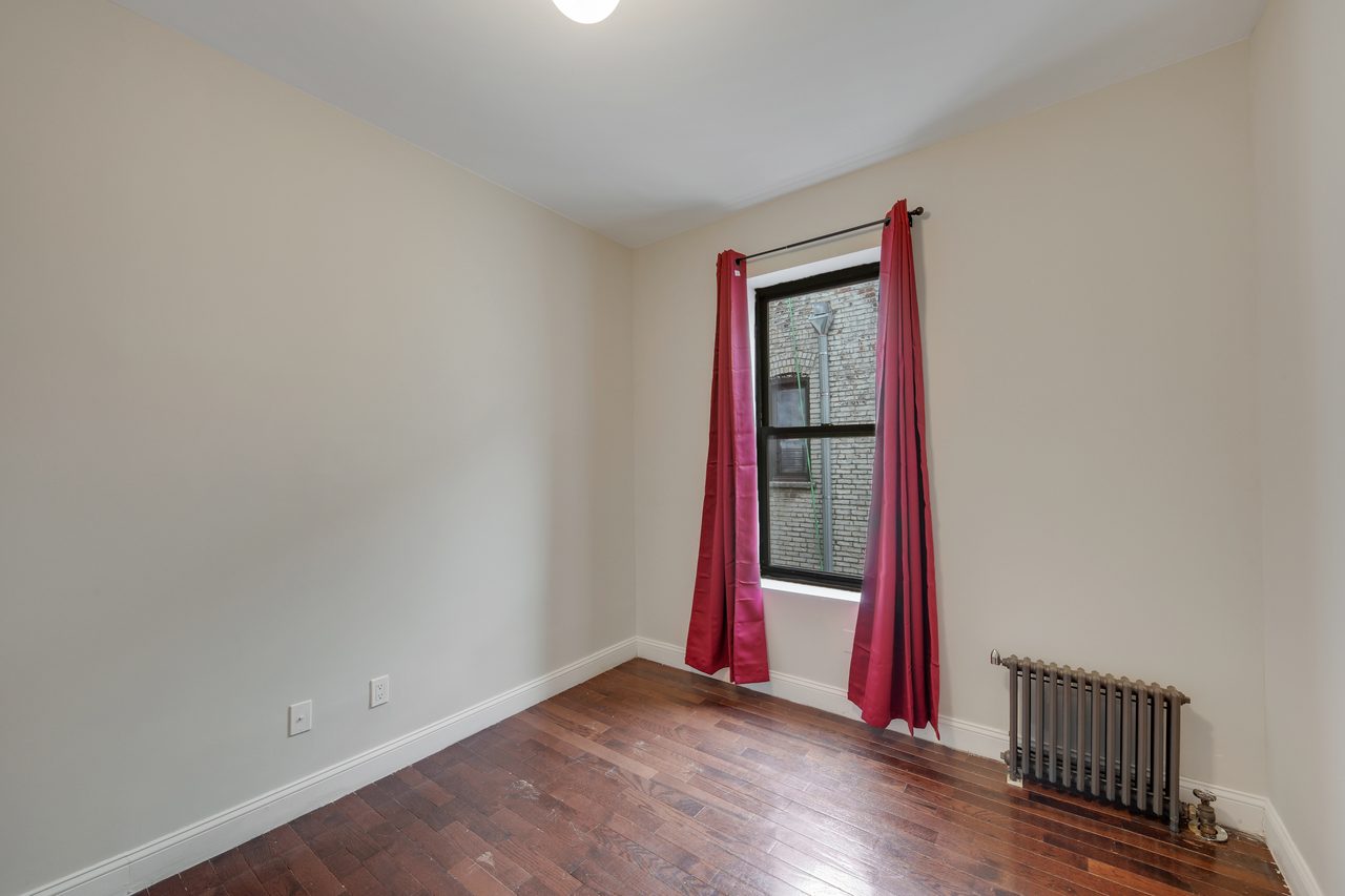 #887: West Harlem - Queen Bedroom C - 1
