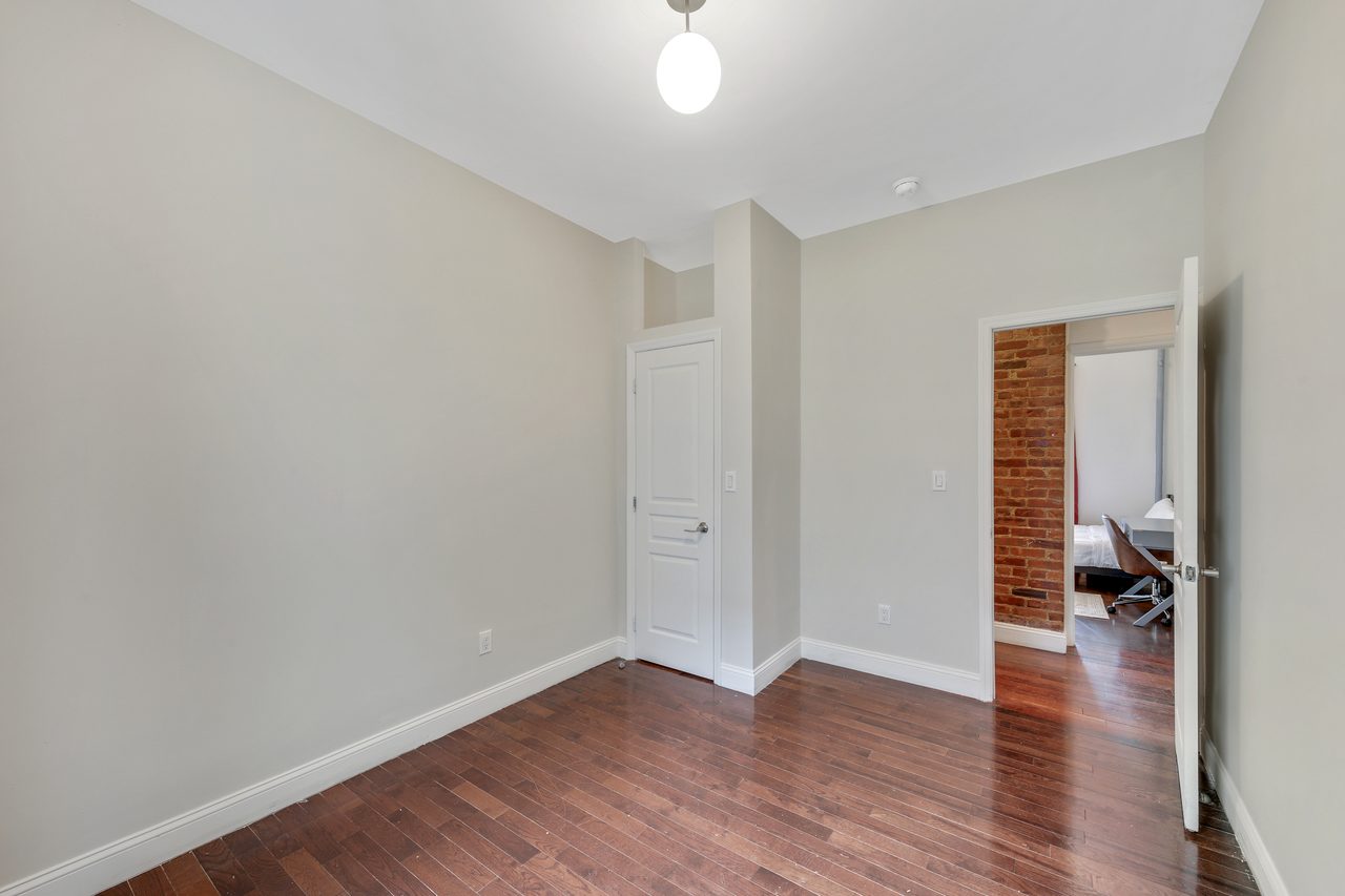 #887: West Harlem - Queen Bedroom C - 2