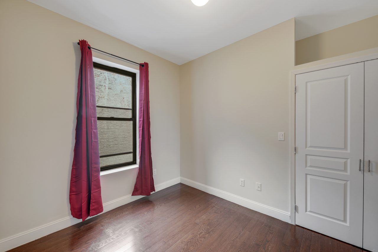 #887: West Harlem - Queen Bedroom B - 3