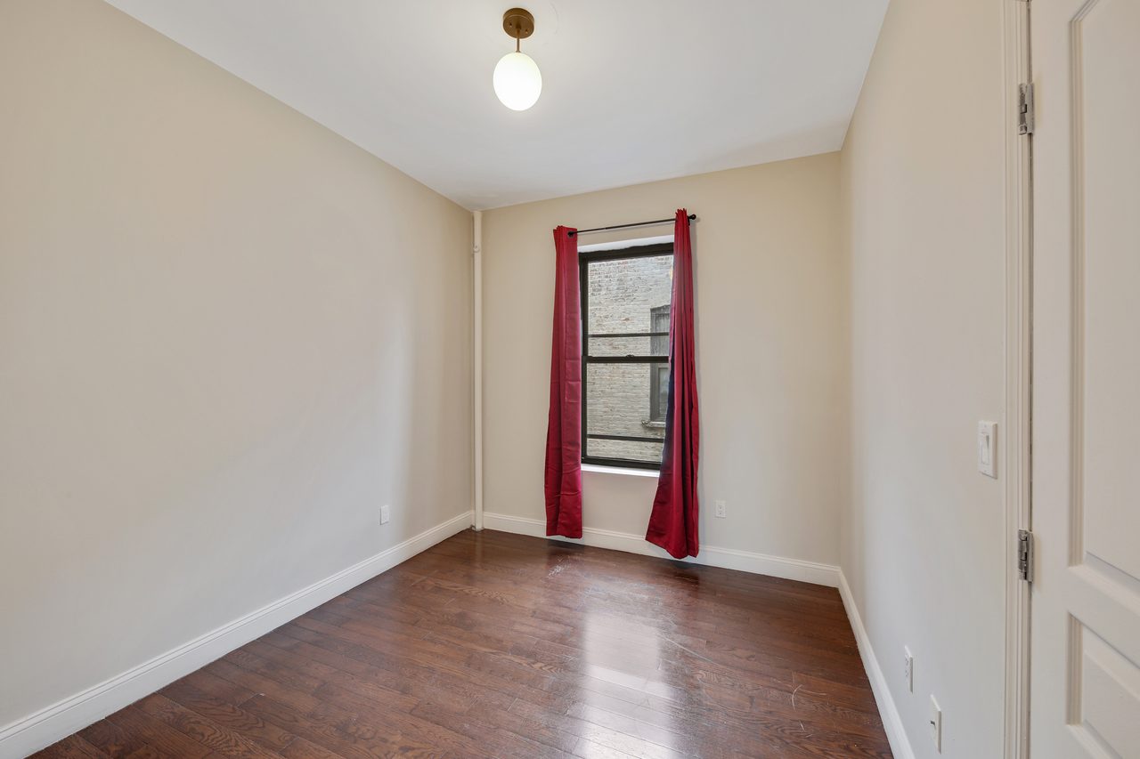 #887: West Harlem - Queen Bedroom B - 1