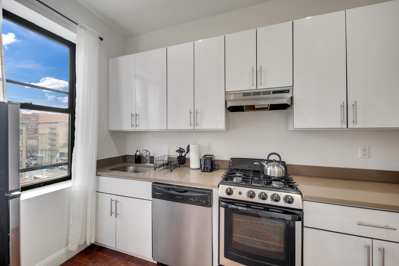 #887: West Harlem - Full Bedroom D - #887: West Harlem - Gallery - 4