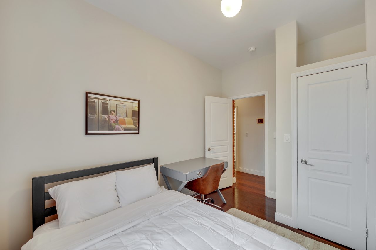 #887: West Harlem - Full Bedroom D - #887: West Harlem - Gallery - 10