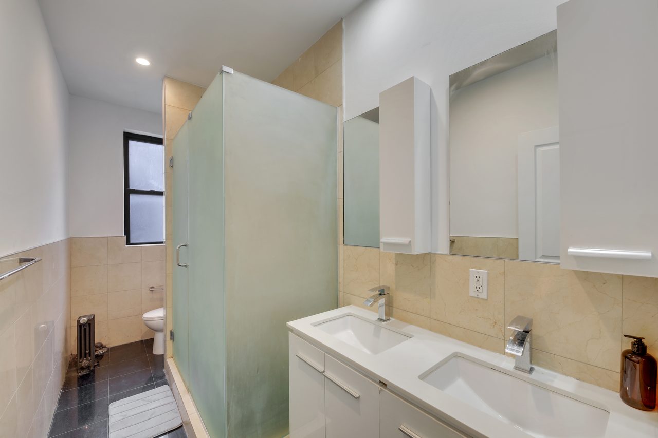 #887: West Harlem - Full Bedroom D - #887: West Harlem - Gallery - 3