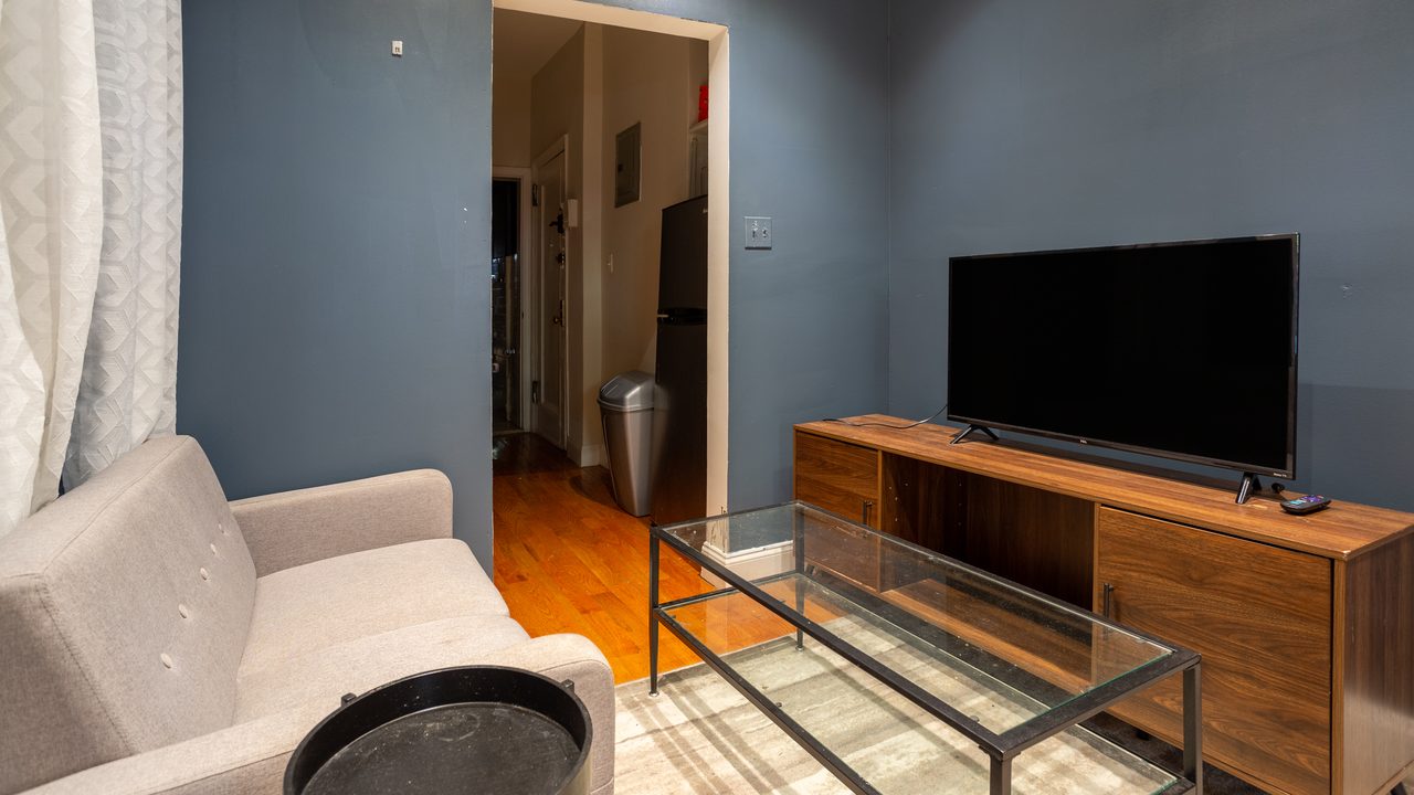 #563: East Village - 1 Bedroom (Queen) - 10