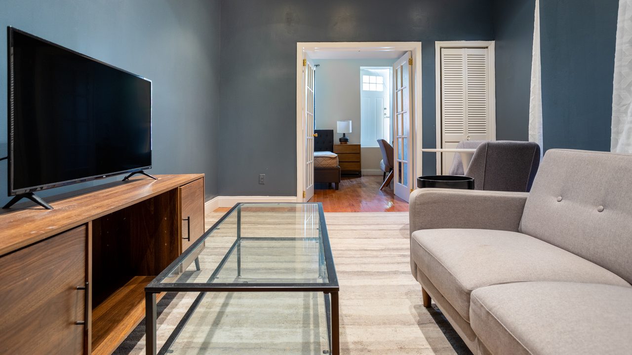 #563: East Village - 1 Bedroom (Queen) - 11