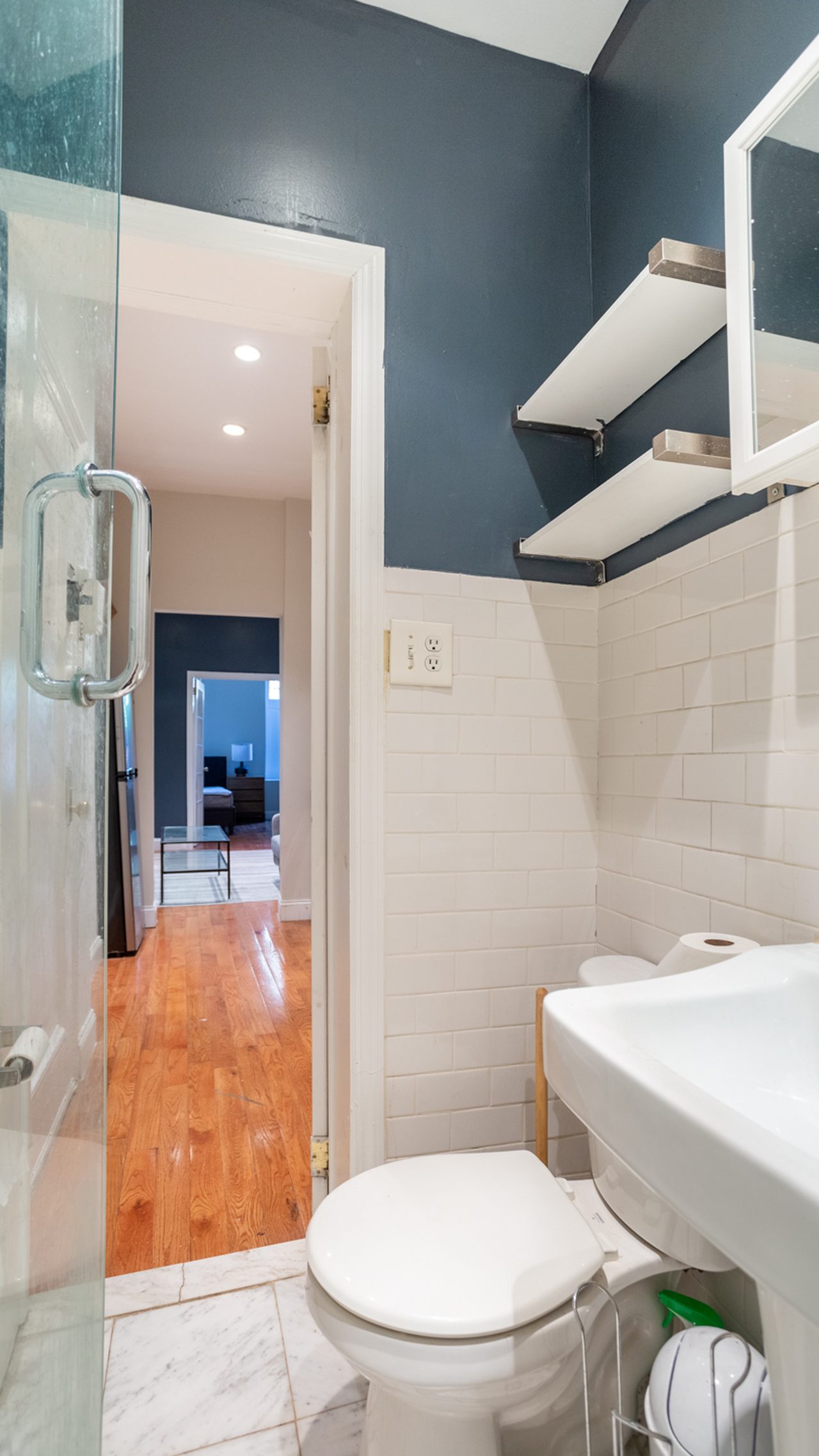  #563: East Village - 1 Bedroom (Queen)  -  #563: East Village  - Gallery -  8