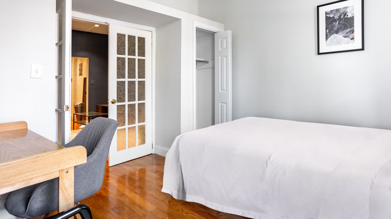 #563: East Village - 1 Bedroom (Queen) - 3