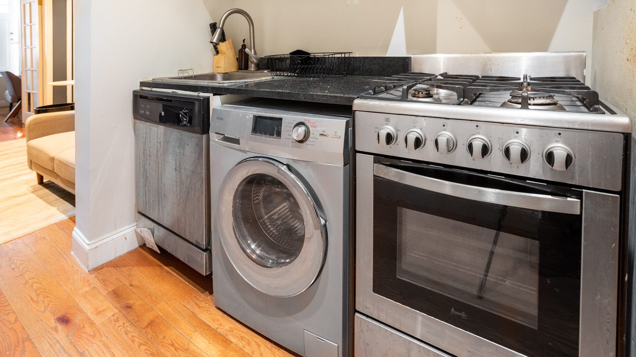 #563: East Village - 1 Bedroom (Queen) - 14