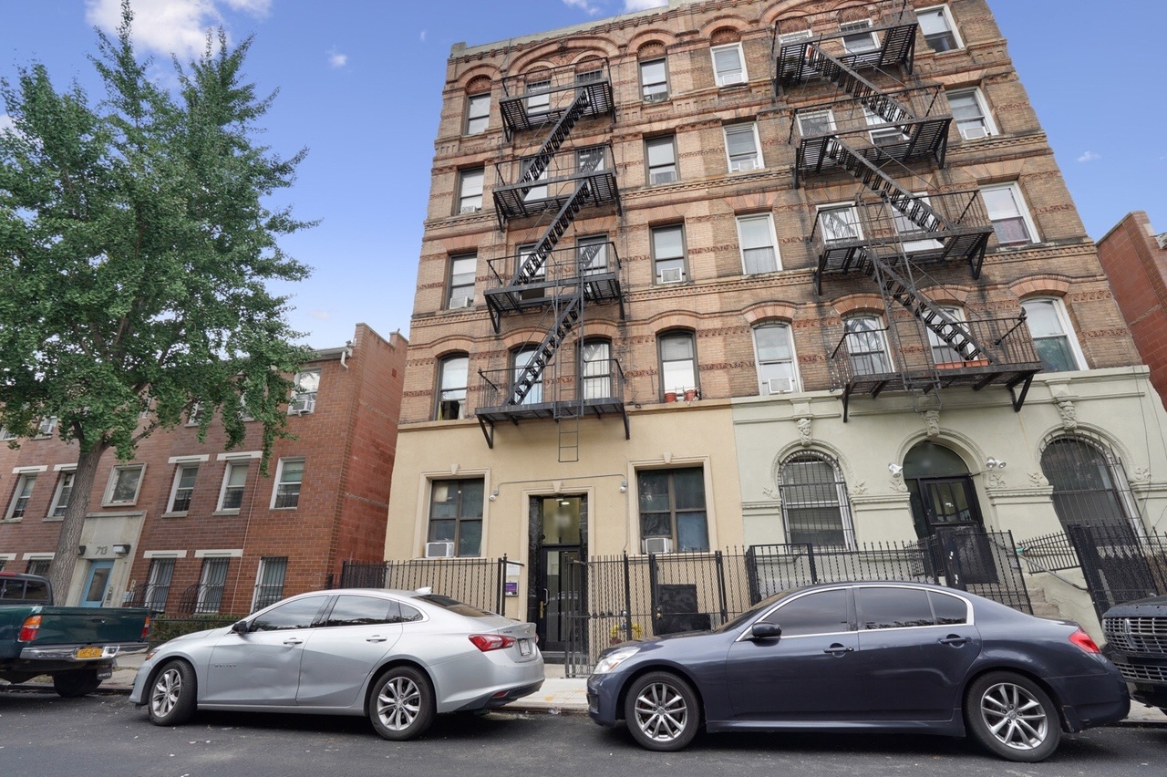 #563: East Village - 1 Bedroom (Queen) - 1