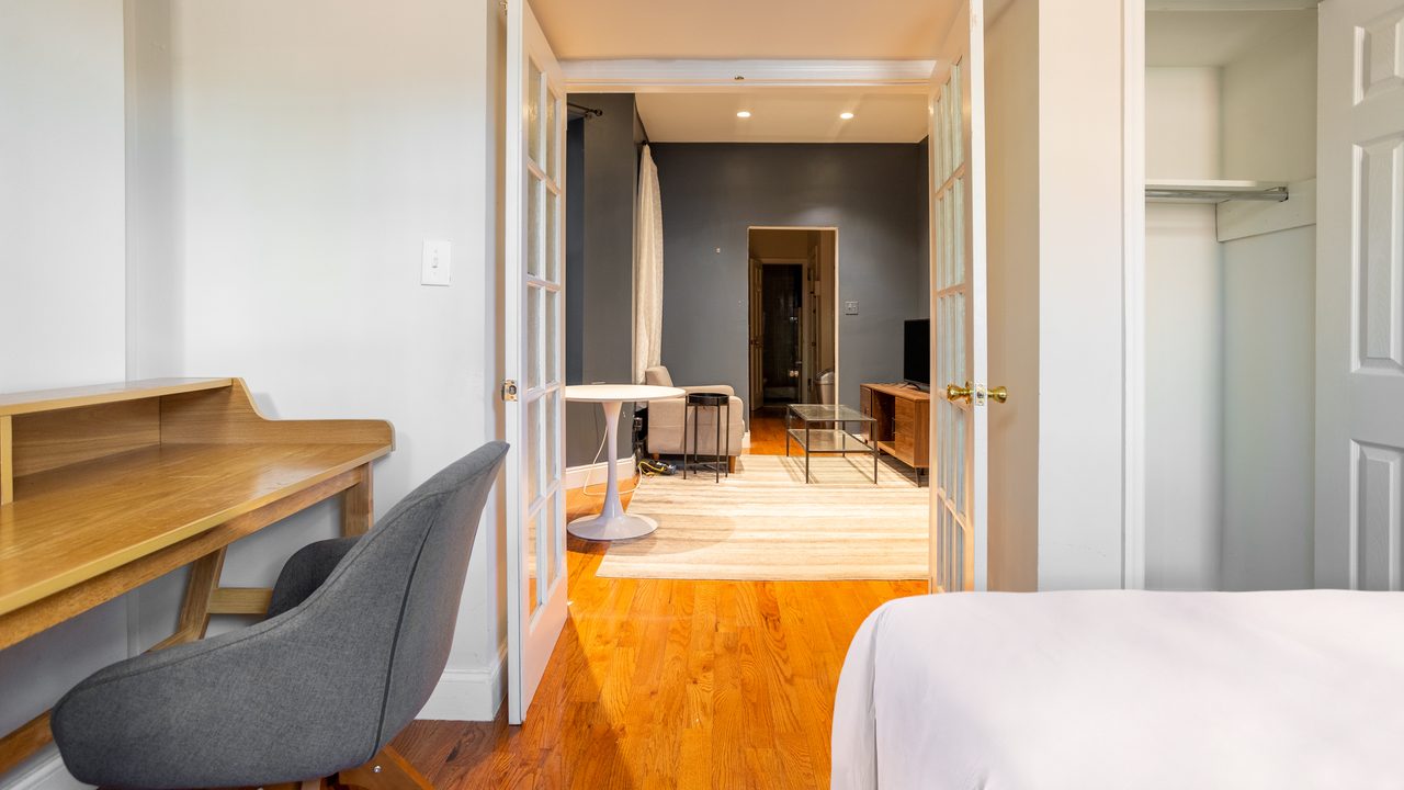#563: East Village - 1 Bedroom (Queen) - 2