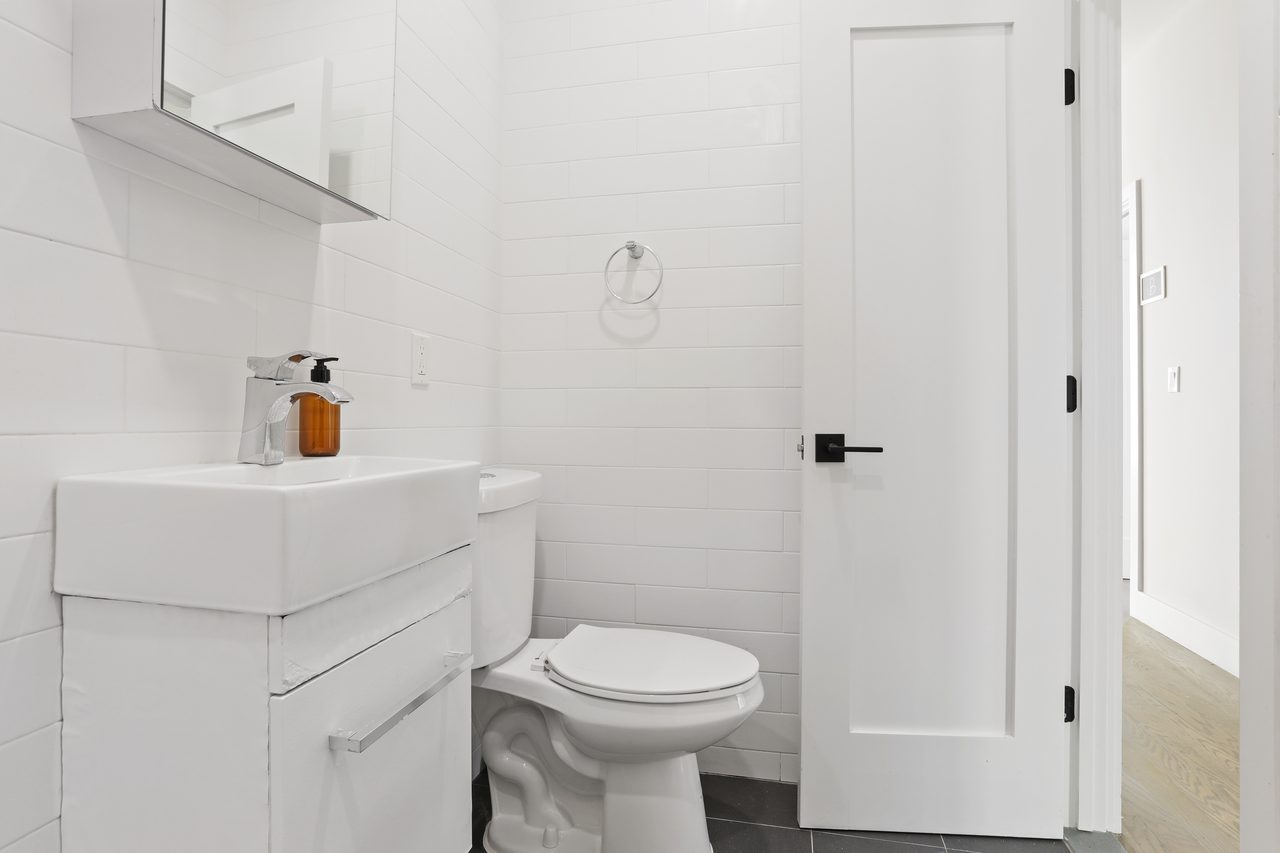 #877: Park Slope - Full Bedroom B - #877: Park Slope - Gallery - 10