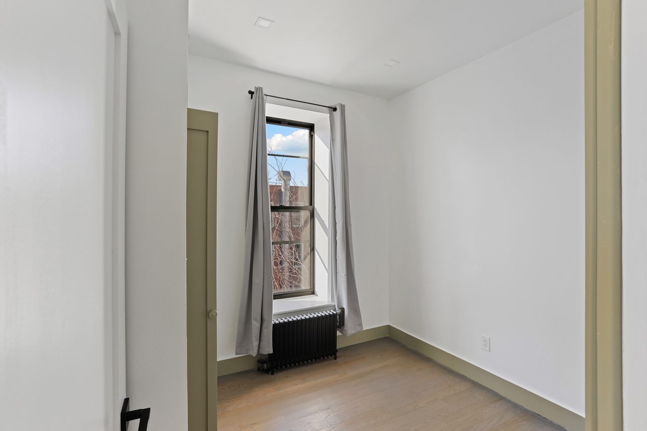  #877: Park Slope - Full Bedroom B  -  #877: Park Slope  - Gallery -  11