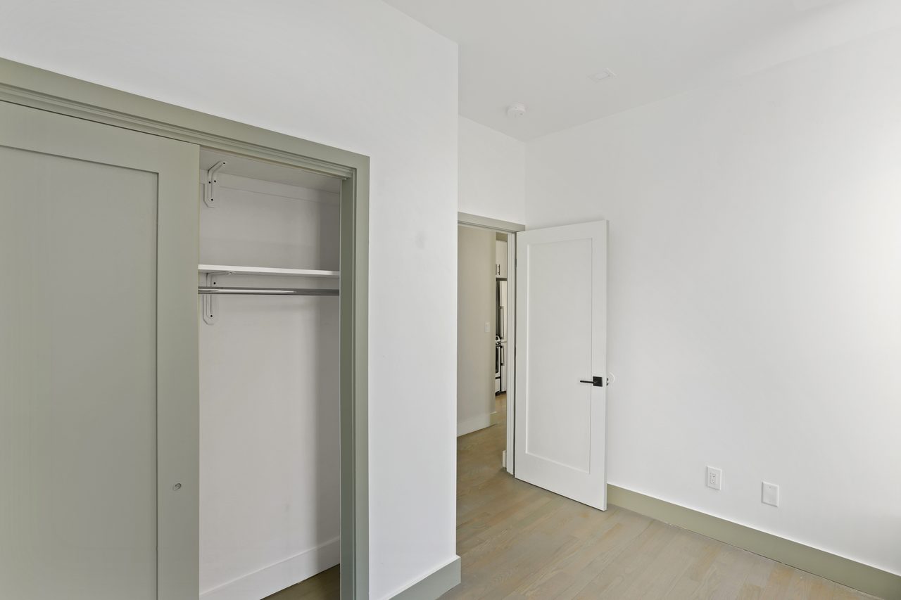  #877: Park Slope - Full Bedroom B  -  #877: Park Slope  - Gallery -  4