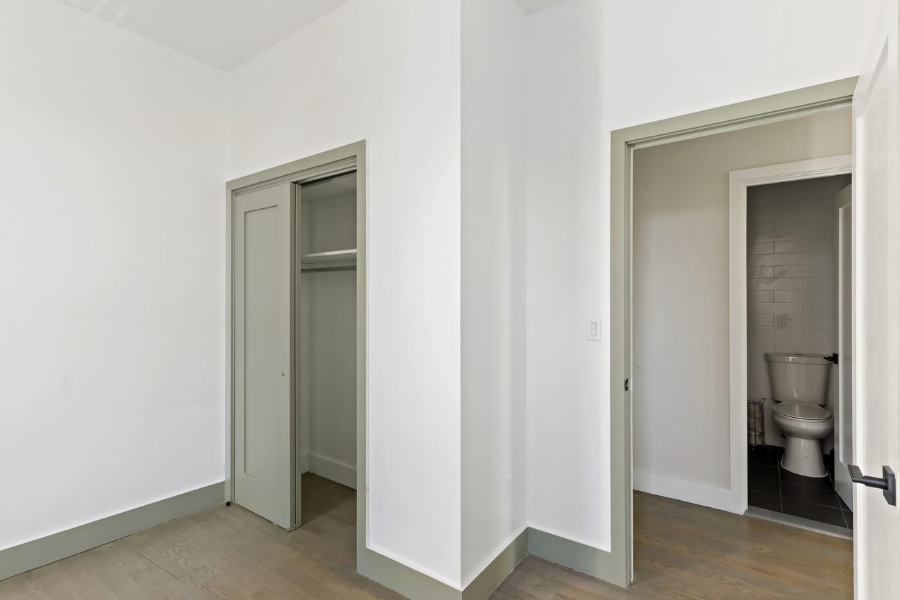  #877: Park Slope - Full Bedroom A  -  #877: Park Slope  - Gallery -  9