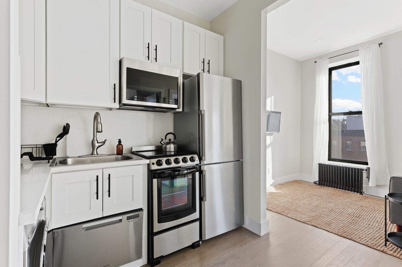  #877: Park Slope - Full Bedroom A  -  #877: Park Slope  - Gallery -  11