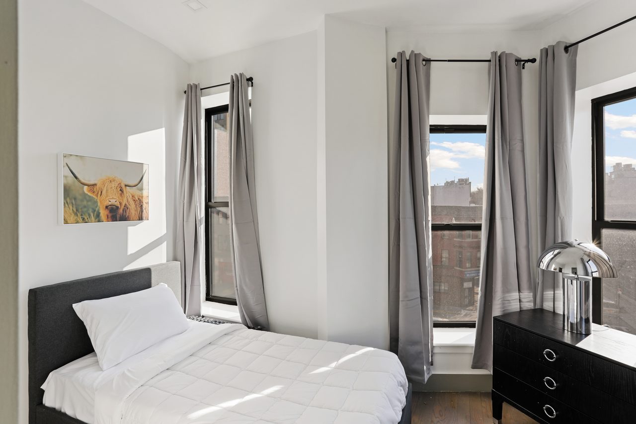 #877: Park Slope - Twin Bedroom C - #877: Park Slope - Gallery - 2