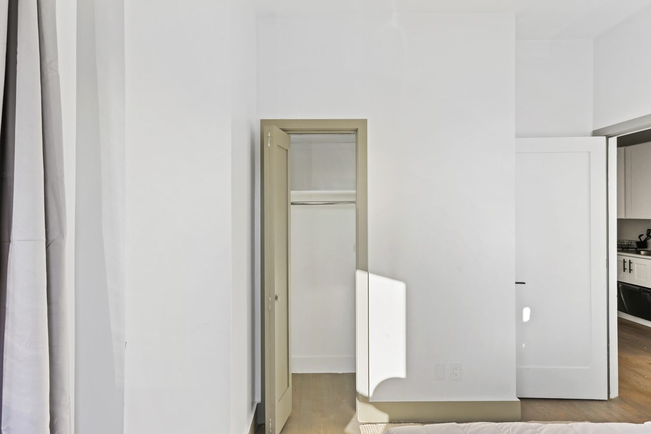 #877: Park Slope - Twin Bedroom C - #877: Park Slope - Gallery - 5