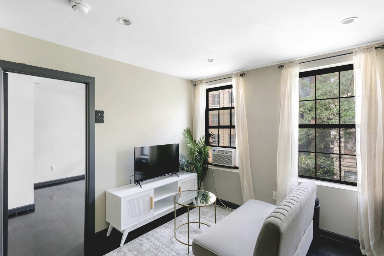 #561: East Village - Full Bedroom C - 9