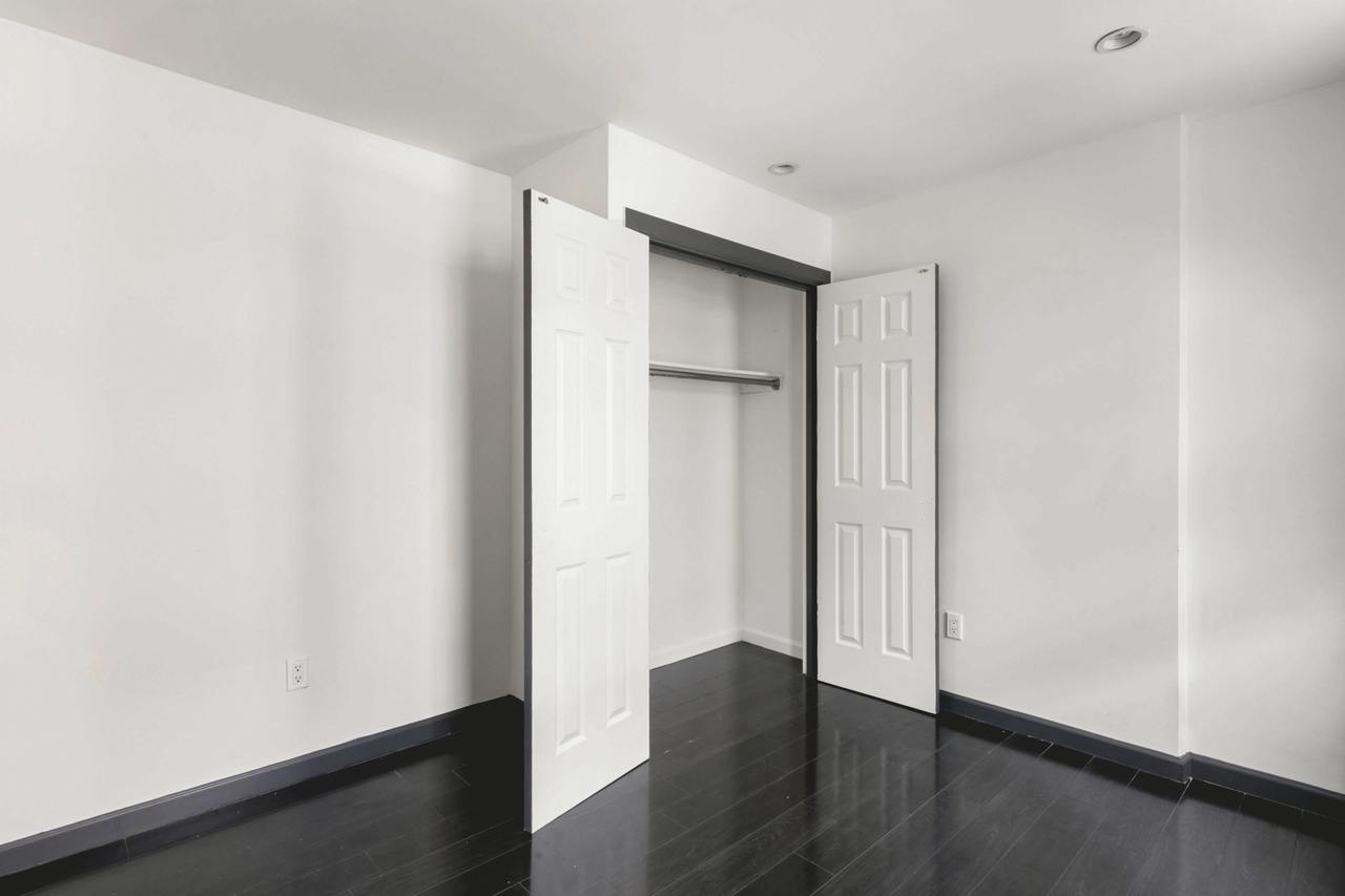 #561: East Village - Full Bedroom C - 4
