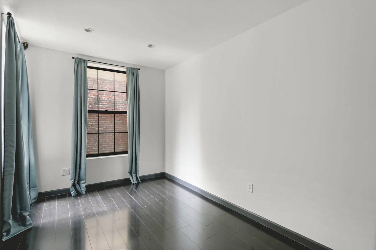 #561: East Village - Queen Bedroom B - 15