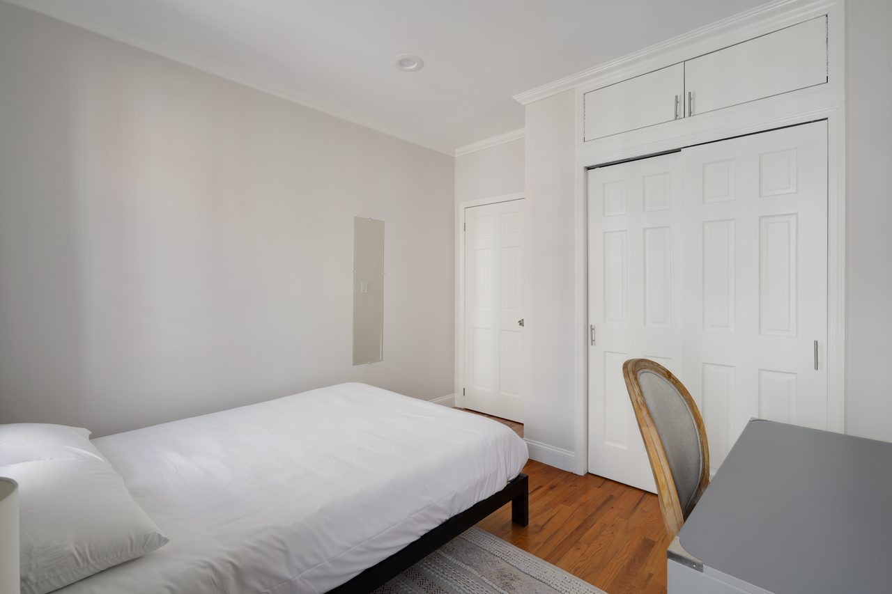  #796: Hamilton Heights - Queen Bedroom A  -  #796: Hamilton Heights  - Gallery -  10