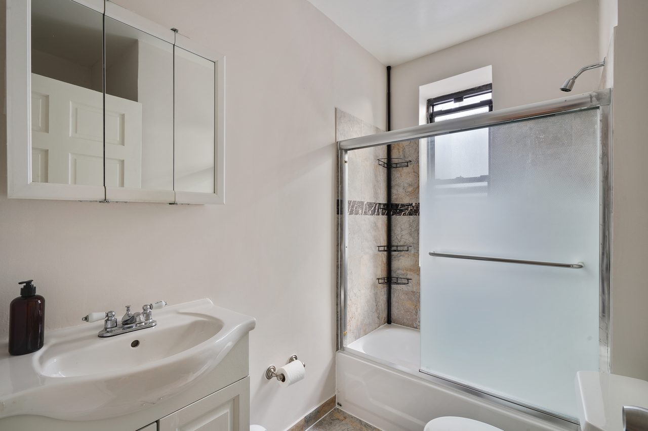  #796: Hamilton Heights - Queen Bedroom A  -  #796: Hamilton Heights  - Gallery -  3
