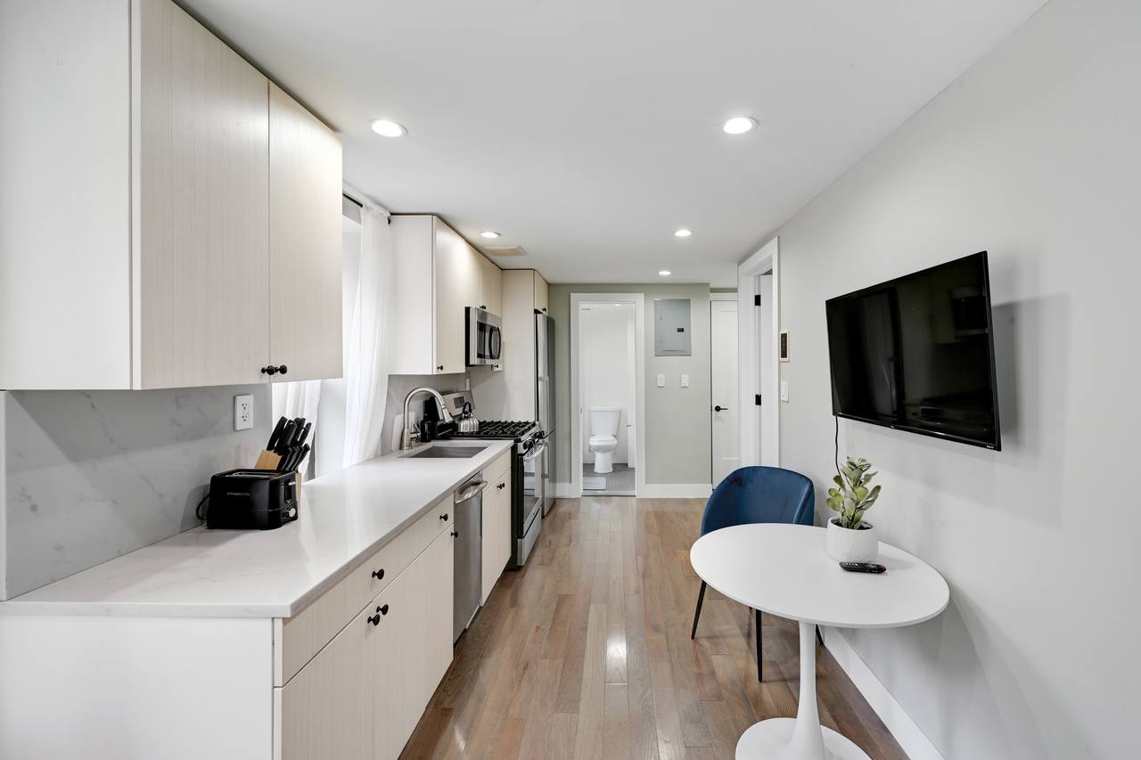 #729: East Village - Full Bedroom C - 7
